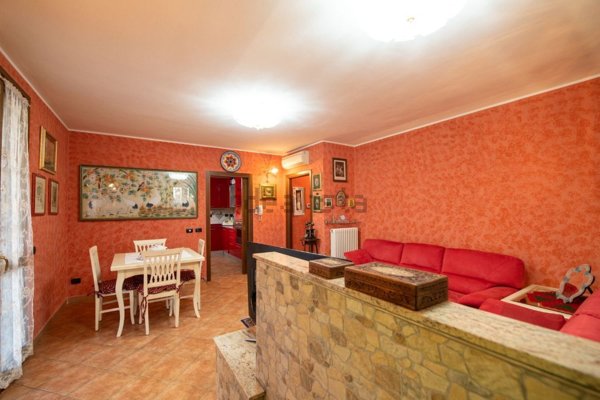 casa indipendente in vendita a Reggio nell'Emilia in zona Città Storica