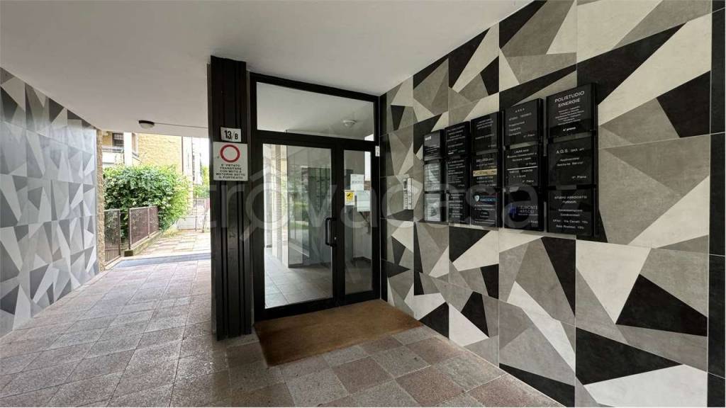 ufficio in vendita a Reggio nell'Emilia in zona Città Storica