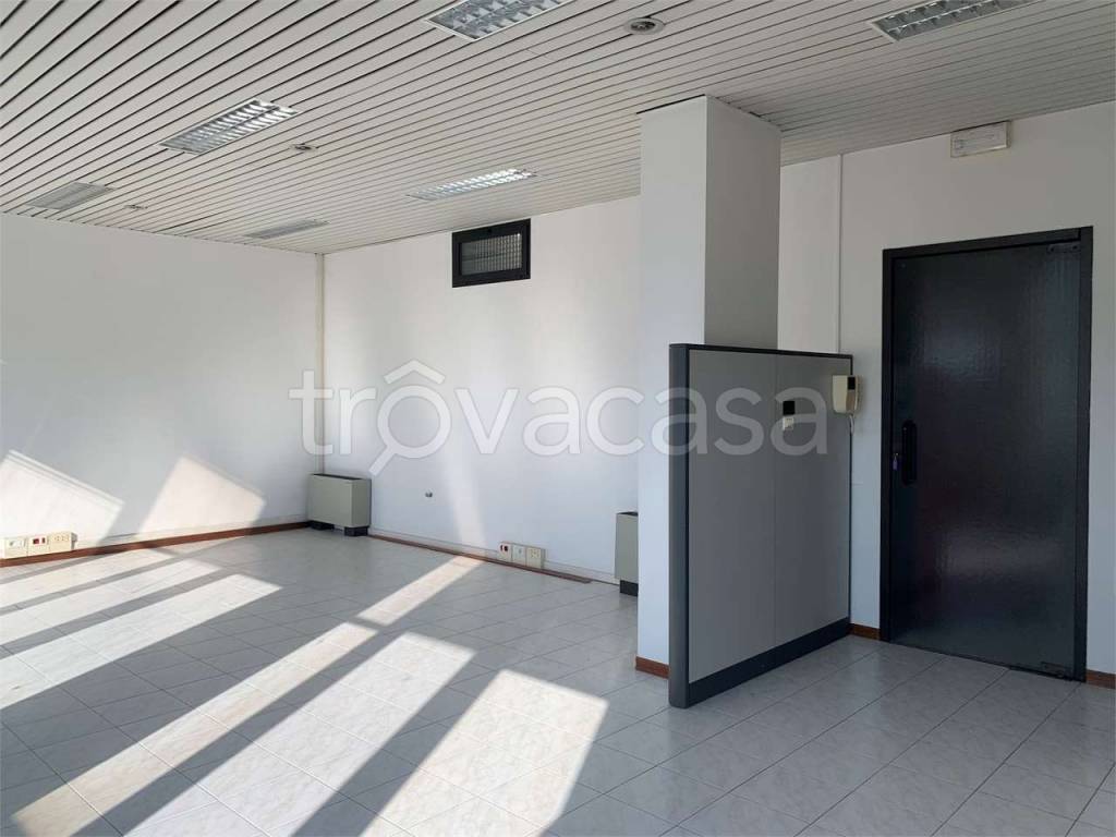 ufficio in vendita a Reggio nell'Emilia in zona Città Storica
