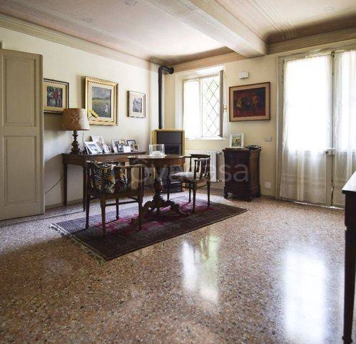casa indipendente in vendita a Reggio nell'Emilia