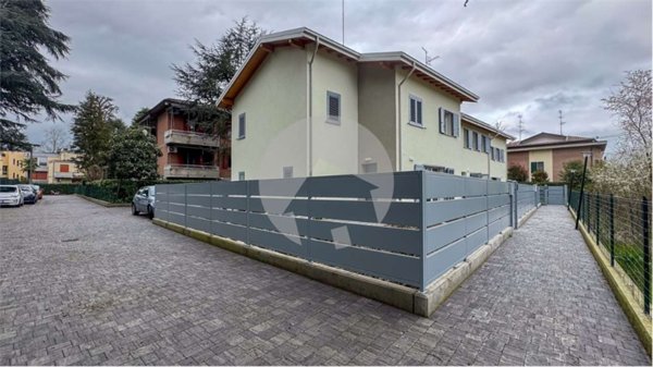 casa indipendente a Reggio nell'Emilia in zona San Pellegrino / Villa Canali