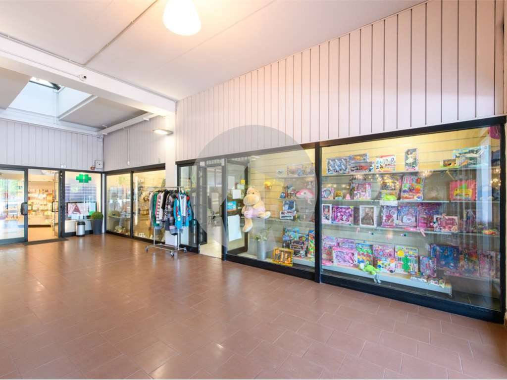 negozio in vendita a Reggio nell'Emilia in zona Sesso