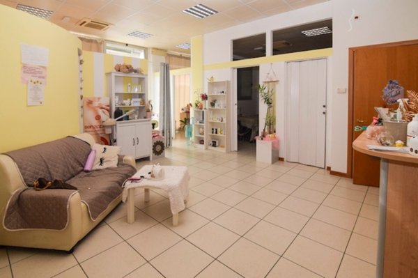 negozio in vendita a Reggio nell'Emilia in zona San Maurizio