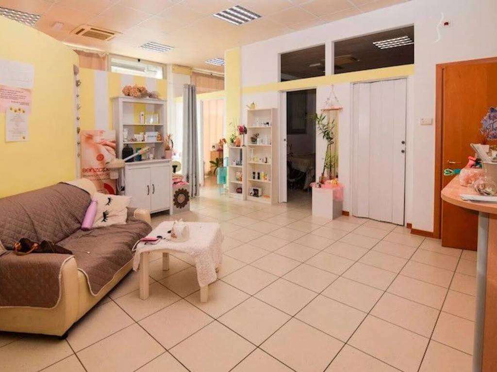 negozio in vendita a Reggio nell'Emilia in zona San Maurizio