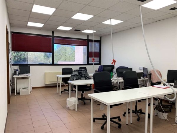 quadrivano in vendita a Reggio nell'Emilia in zona Tribunale