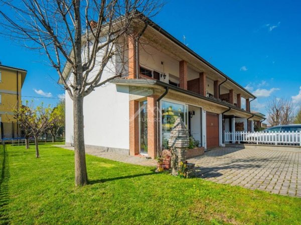 casa indipendente in vendita a Reggio nell'Emilia in zona Cadè / Gaida