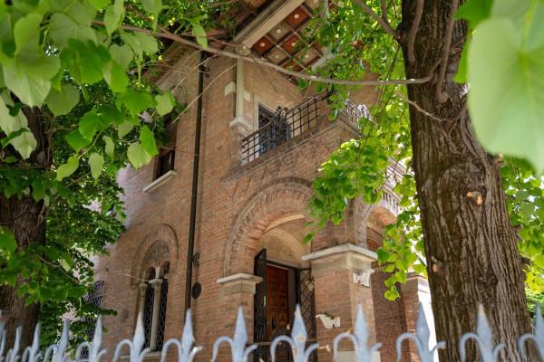 casa indipendente in vendita a Reggio nell'Emilia in zona Città Storica