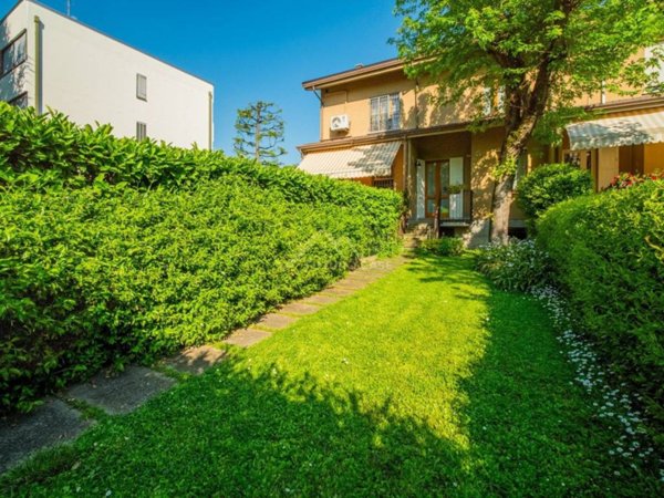 casa indipendente in vendita a Reggio nell'Emilia
