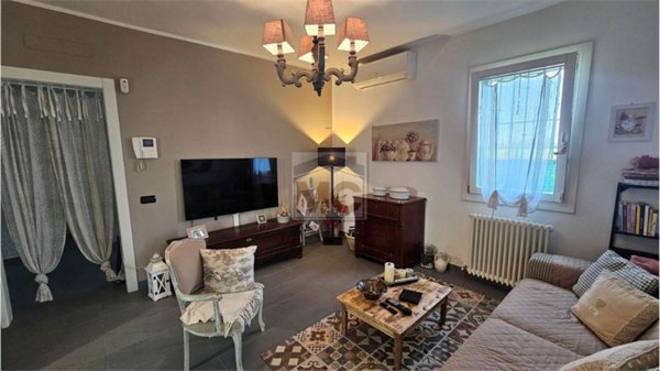 casa indipendente in vendita a Reggio nell'Emilia