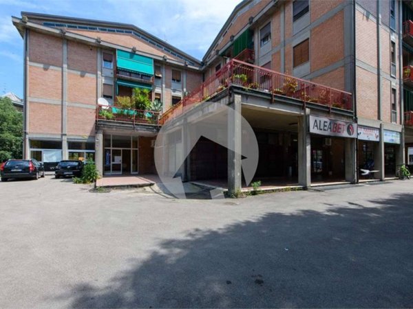 negozio in vendita a Reggio nell'Emilia in zona Ospizio