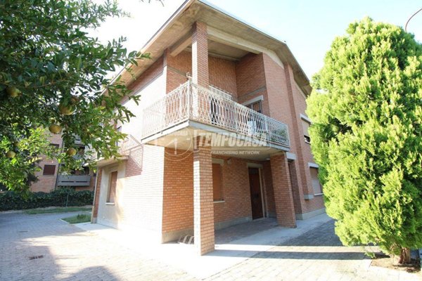 casa indipendente in vendita a Reggio nell'Emilia in zona Città Storica