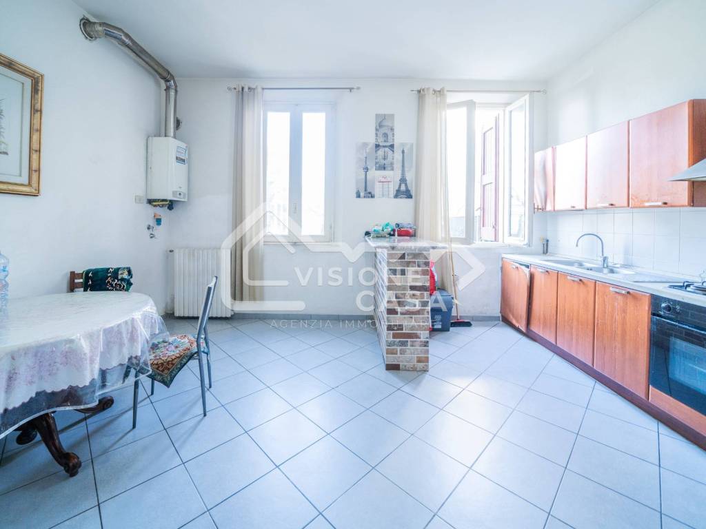 appartamento in vendita a Reggio nell'Emilia in zona Città Storica