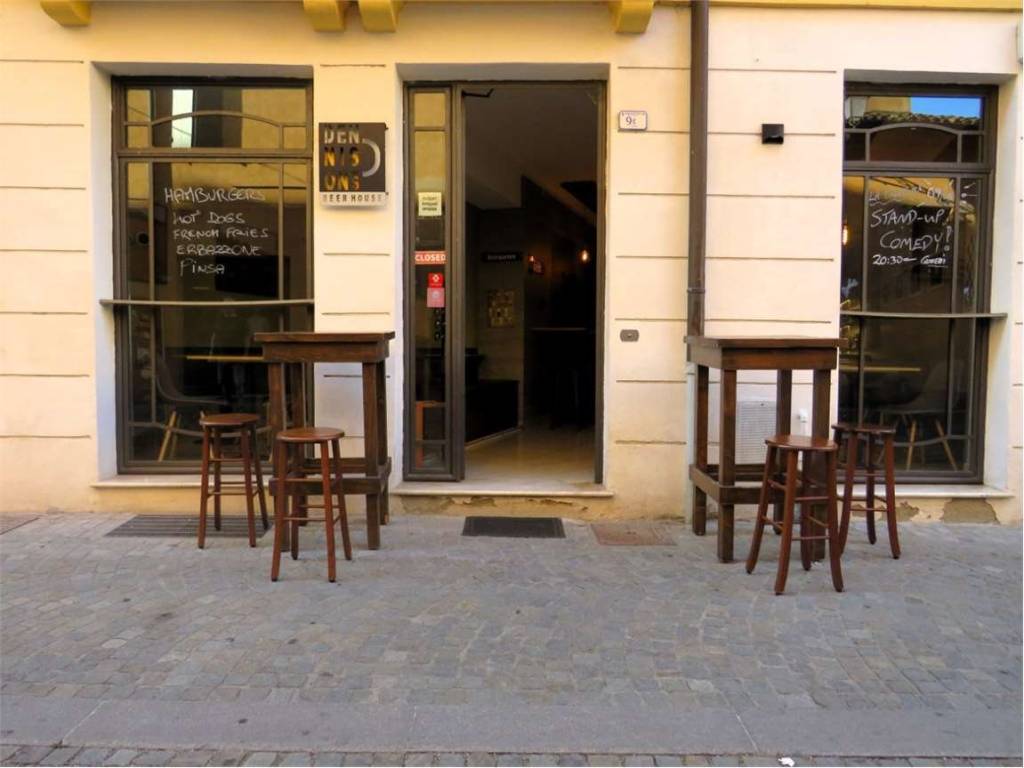 negozio in vendita a Reggio nell'Emilia in zona Città Storica