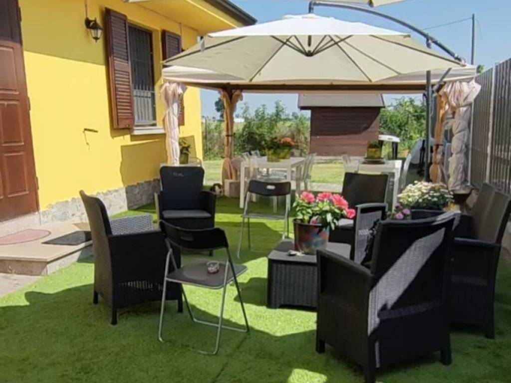 casa indipendente in vendita a Reggio nell'Emilia in zona Cella