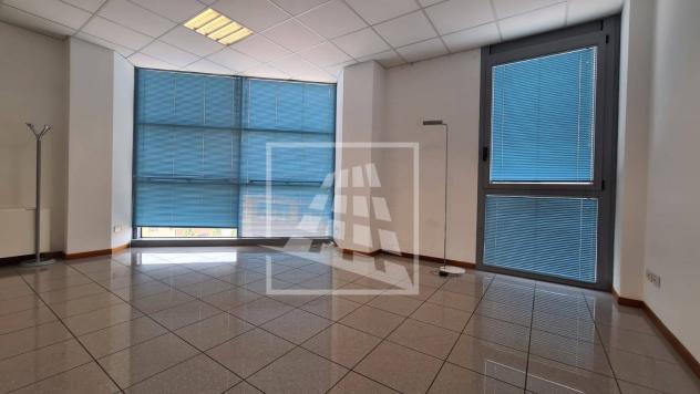 ufficio in vendita a Reggio nell'Emilia in zona Tribunale