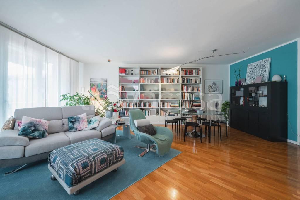 casa indipendente in vendita a Reggio nell'Emilia in zona Rosta Nuova