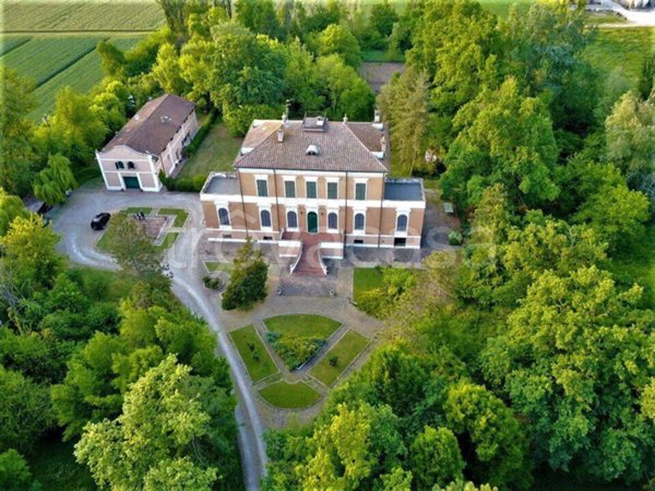 casa indipendente in vendita a Reggio nell'Emilia in zona Gavassa