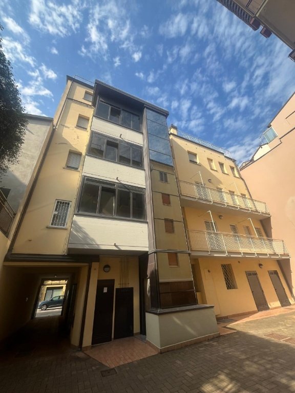 appartamento in vendita a Reggio nell'Emilia in zona Città Storica