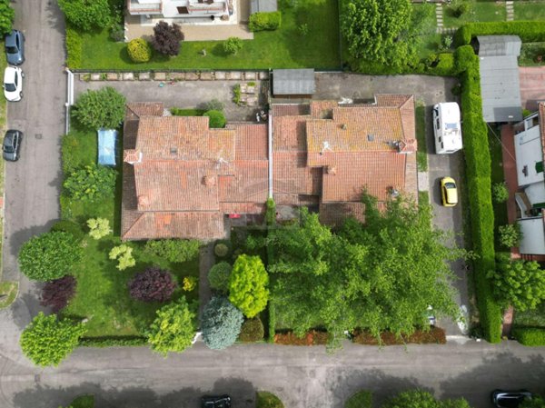 casa indipendente in vendita a Reggio nell'Emilia in zona Roncadella