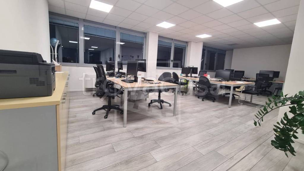 ufficio in vendita a Reggio nell'Emilia in zona Santa Croce