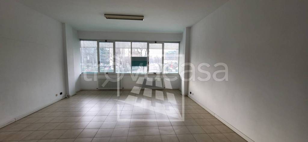 ufficio in vendita a Reggio nell'Emilia in zona Pappagnocca
