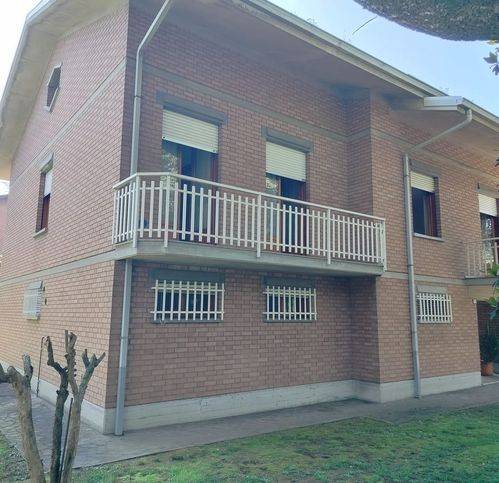 casa indipendente in vendita a Reggio nell'Emilia in zona Baragalla