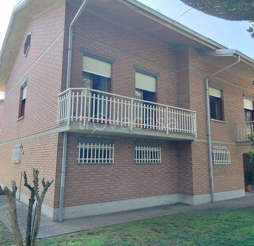 casa indipendente in vendita a Reggio nell'Emilia in zona Baragalla