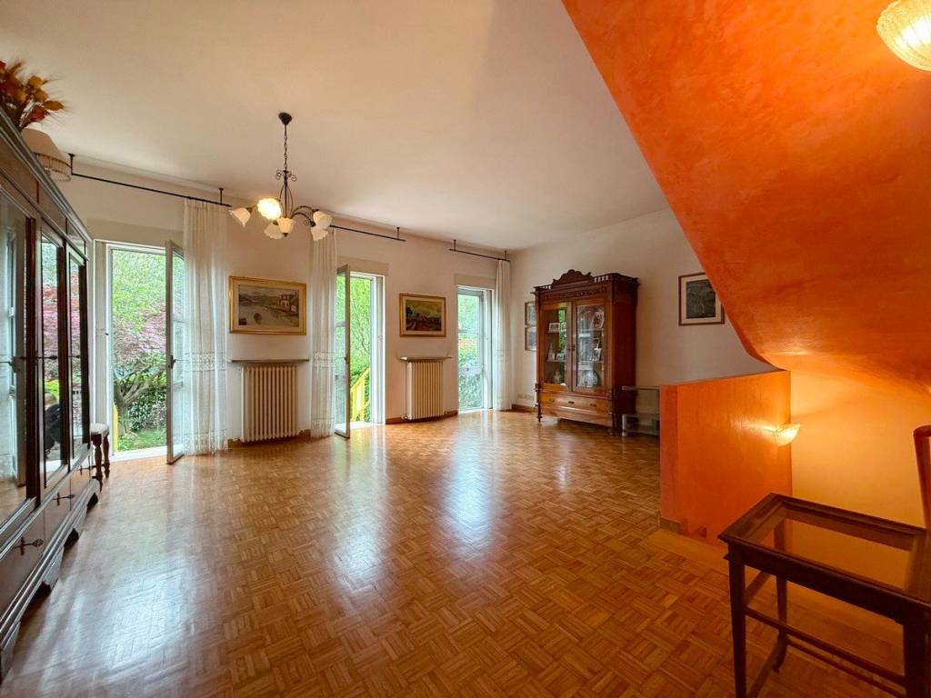 casa indipendente in vendita a Reggio nell'Emilia in zona Città Storica