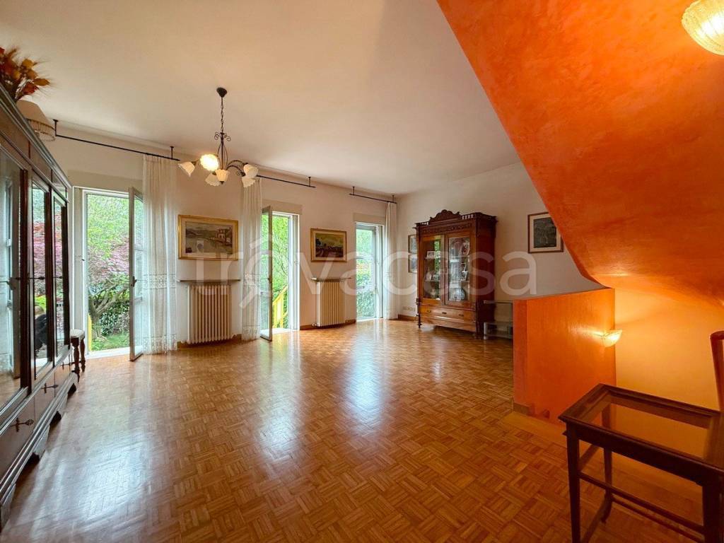 casa indipendente in vendita a Reggio nell'Emilia in zona Città Storica