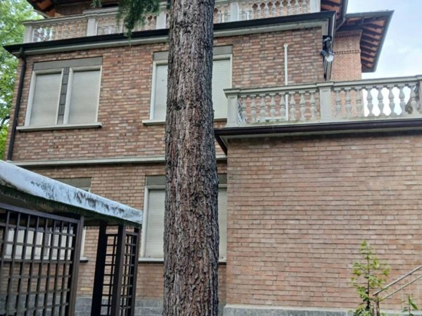 casa indipendente in vendita a Reggio nell'Emilia in zona Città Storica