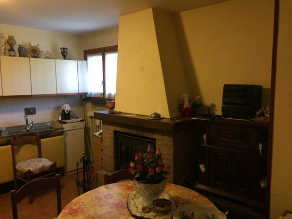 casa indipendente in vendita a Reggio nell'Emilia in zona Città Storica