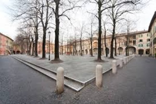 negozio in vendita a Reggio nell'Emilia in zona Città Storica