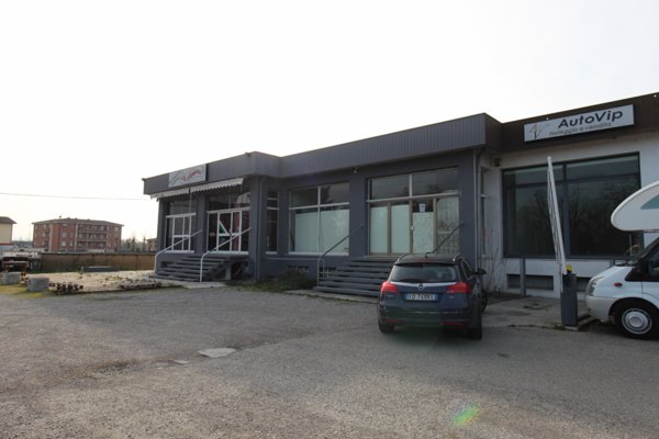 negozio in vendita a Reggio nell'Emilia in zona Mancasale