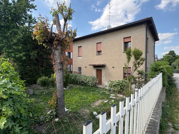 casa indipendente in vendita a Reggio nell'Emilia in zona Cella