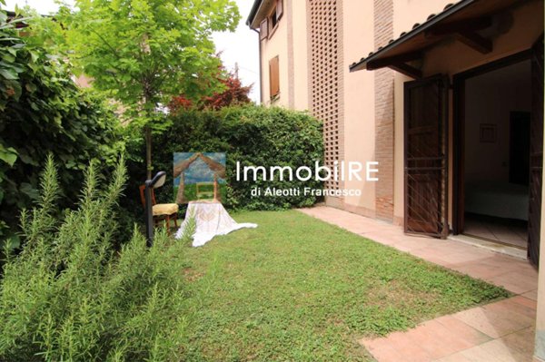 casa indipendente in vendita a Reggio nell'Emilia in zona Città Storica
