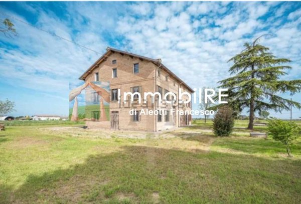 casa indipendente in vendita a Reggio nell'Emilia in zona Rivalta