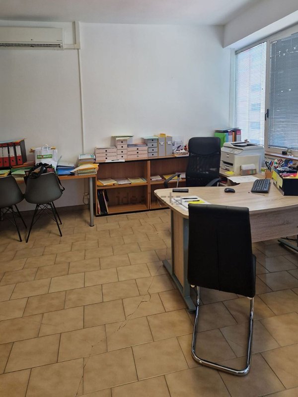 ufficio in vendita a Reggio nell'Emilia in zona Rosta Nuova