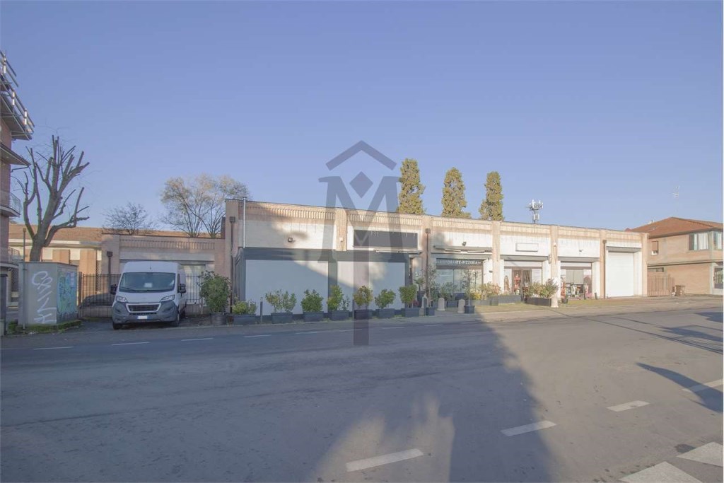 negozio in vendita a Reggio nell'Emilia in zona Carrozzone