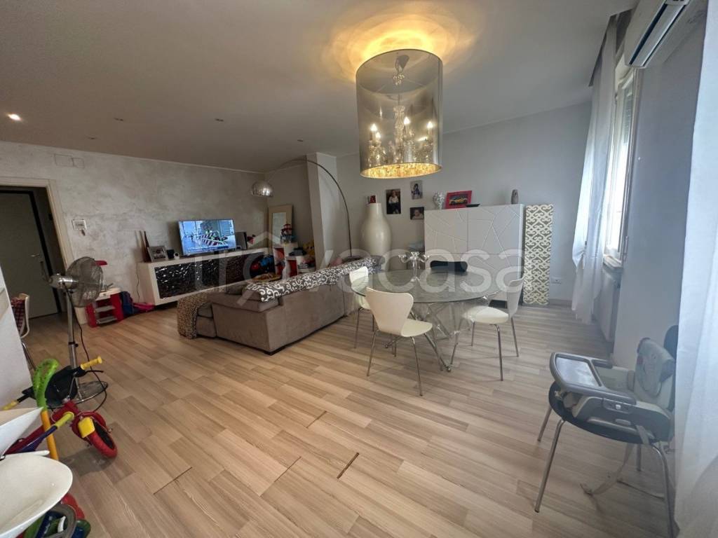 appartamento in vendita a Reggio nell'Emilia in zona Città Storica