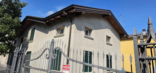 casa indipendente in vendita a Reggio nell'Emilia in zona Sesso