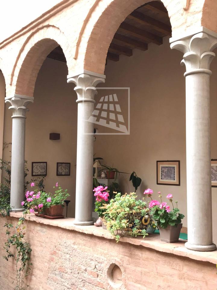 appartamento in vendita a Reggio nell'Emilia in zona Città Storica