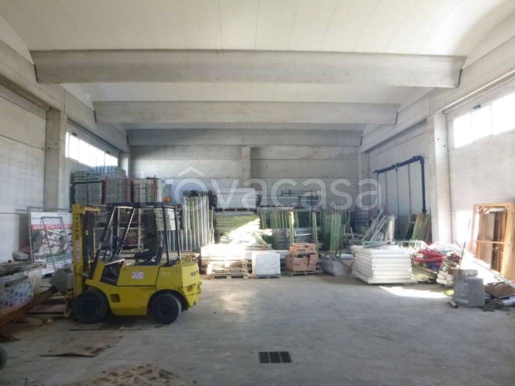 locale commerciale in vendita a Reggio nell'Emilia in zona Buco del Signore