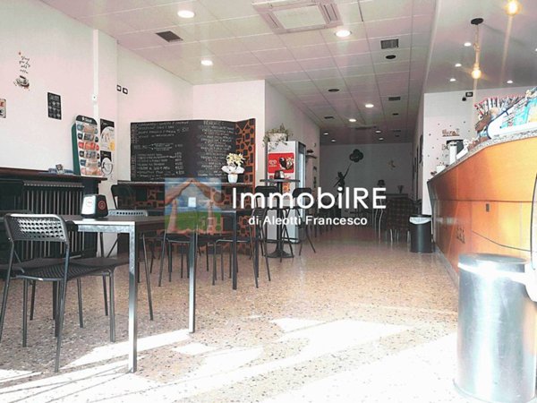negozio in vendita a Reggio nell'Emilia in zona Carrozzone