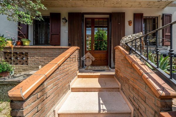 casa indipendente in vendita a Reggio nell'Emilia in zona Regina Pacis