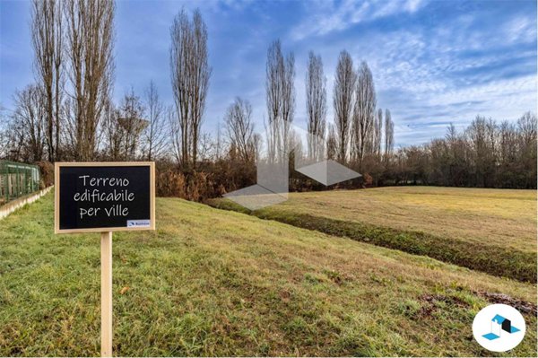 casa indipendente in vendita a Reggio nell'Emilia in zona Stranieri / Bazzarola