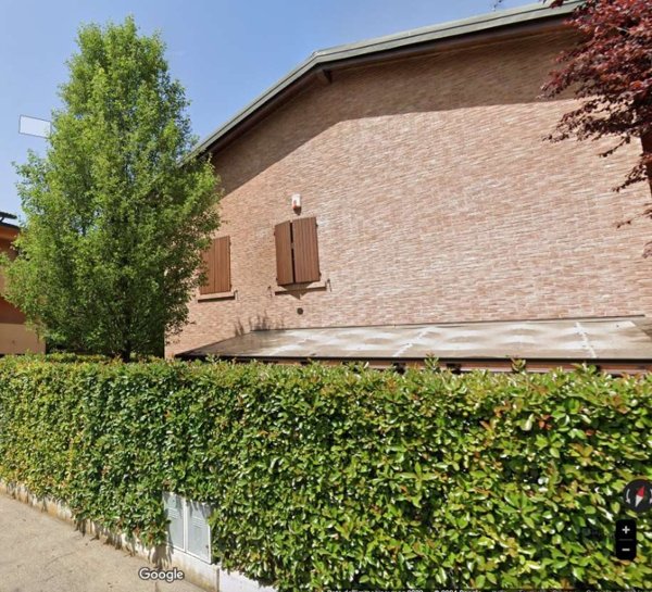 casa indipendente in vendita a Reggio nell'Emilia in zona Corticella