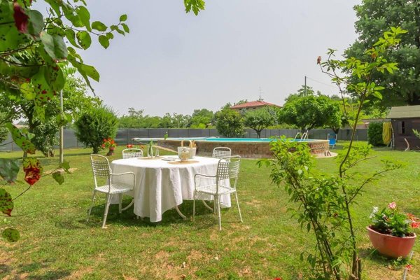 casa indipendente in vendita a Reggio nell'Emilia in zona Roncadella