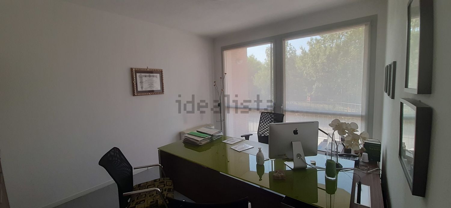 ufficio in vendita a Reggio nell'Emilia in zona Città Storica
