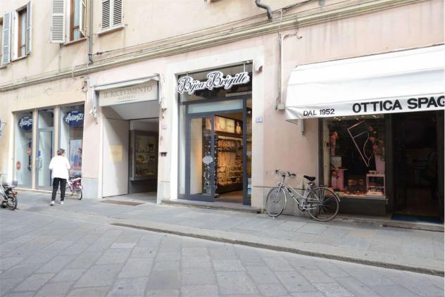 negozio in vendita a Reggio nell'Emilia in zona Città Storica