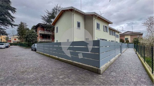 casa indipendente in vendita a Reggio nell'Emilia